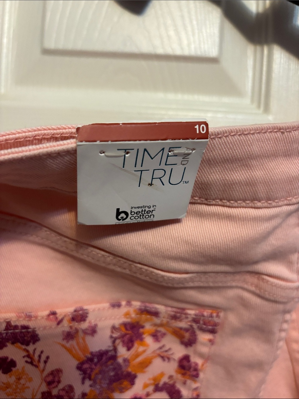 NEW Women’s Time and Tru Pink Distressed Denim Shorts with Floral Inset Sz 10 - Picture 3 of 4